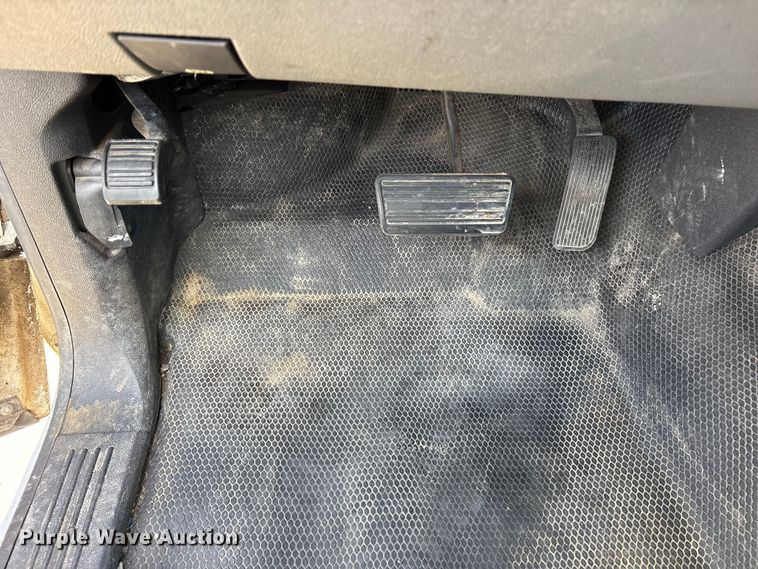 image for item ES8625 2009 Chevrolet Silverado 2500HD utility bed pickup truck