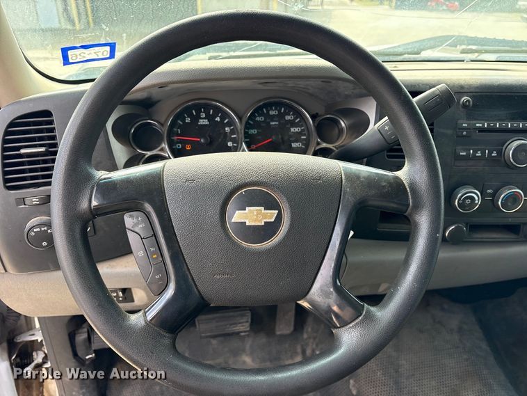 image for item ES8625 2009 Chevrolet Silverado 2500HD utility bed pickup truck