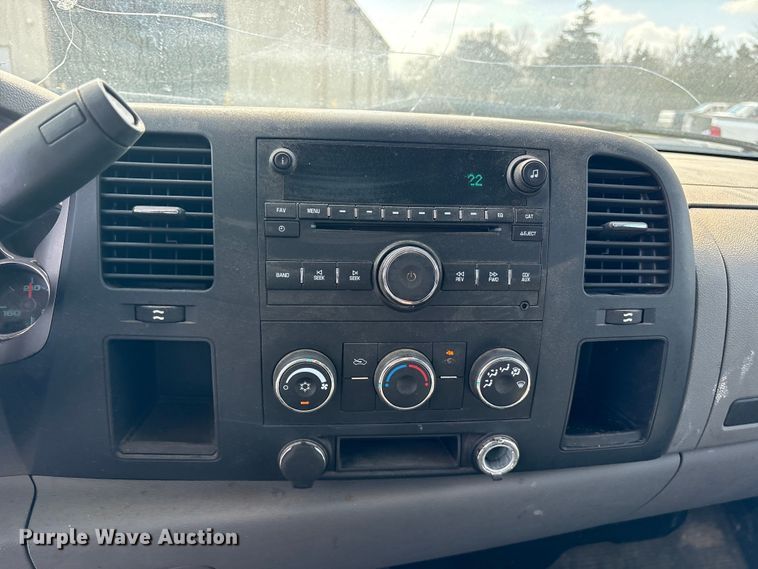 image for item ES8625 2009 Chevrolet Silverado 2500HD utility bed pickup truck