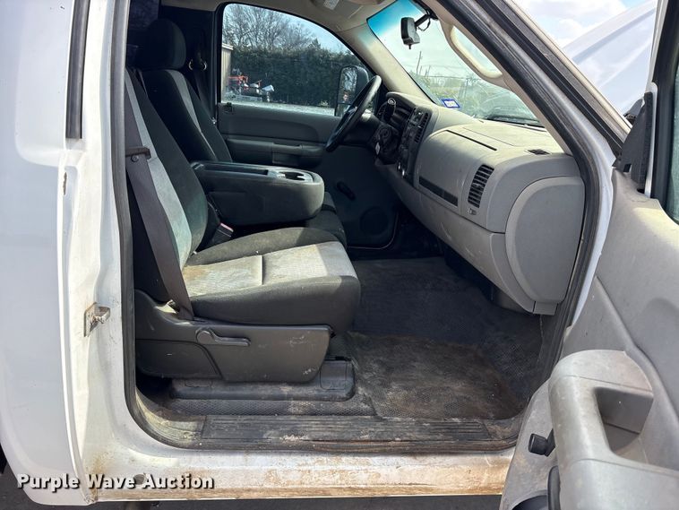 image for item ES8625 2009 Chevrolet Silverado 2500HD utility bed pickup truck