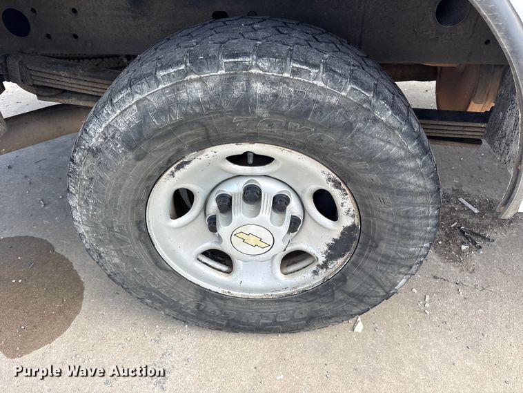 image for item ES8625 2009 Chevrolet Silverado 2500HD utility bed pickup truck