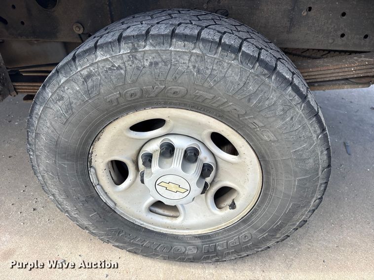 image for item ES8625 2009 Chevrolet Silverado 2500HD utility bed pickup truck