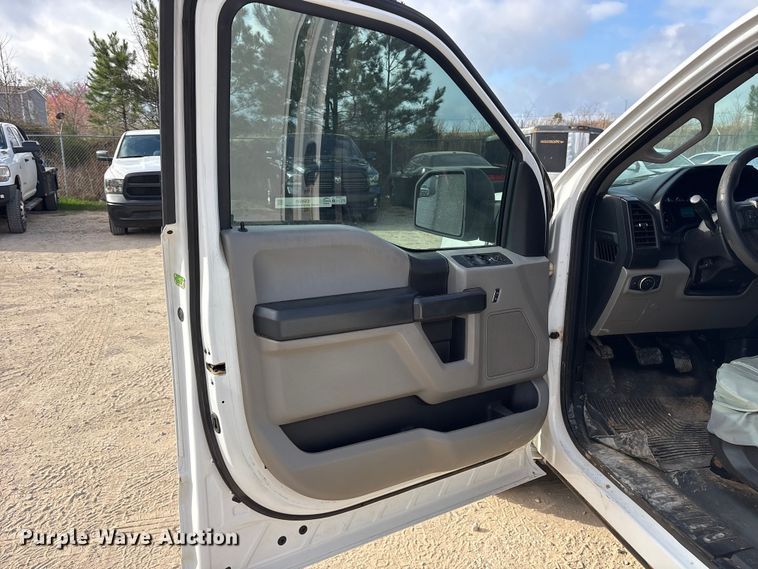 image for item ES8631 2017 Ford F150 XL Crew Cab pickup truck