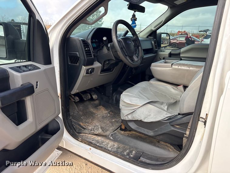 image for item ES8631 2017 Ford F150 XL Crew Cab pickup truck