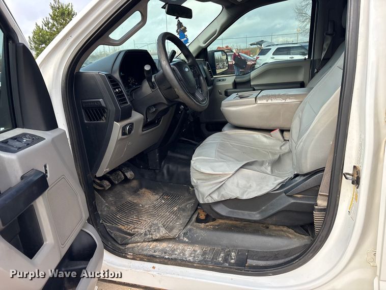 image for item ES8631 2017 Ford F150 XL Crew Cab pickup truck