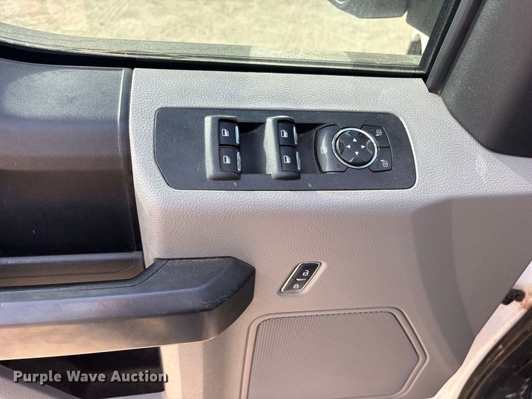 image for item ES8631 2017 Ford F150 XL Crew Cab pickup truck