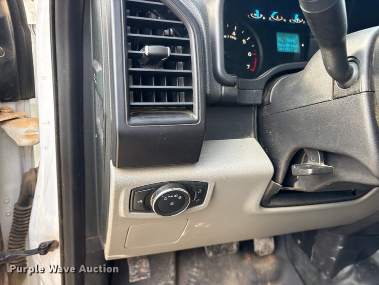 image for item ES8631 2017 Ford F150 XL Crew Cab pickup truck