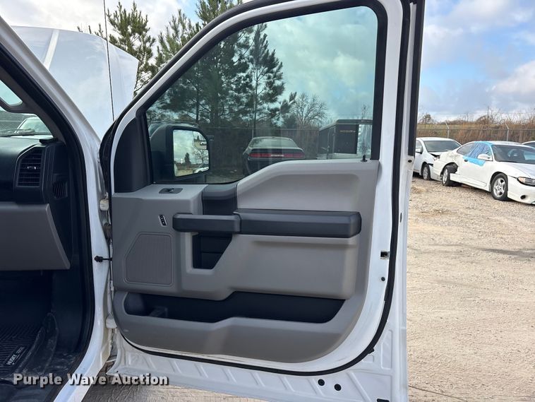 image for item ES8631 2017 Ford F150 XL Crew Cab pickup truck