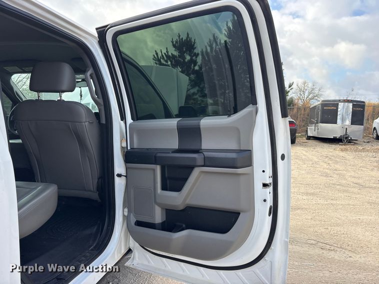 image for item ES8631 2017 Ford F150 XL Crew Cab pickup truck