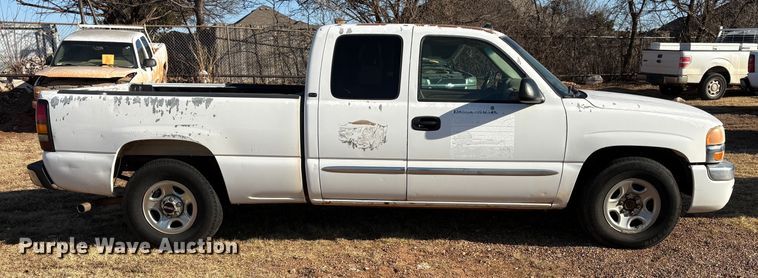 image for item ET1178 2004 GMC Sierra 1500 Ext. Cab pickup truck