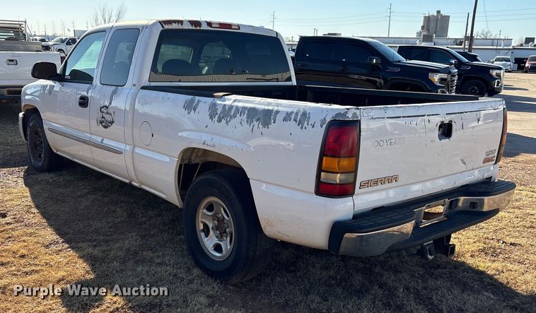 image for item ET1178 2004 GMC Sierra 1500 Ext. Cab pickup truck