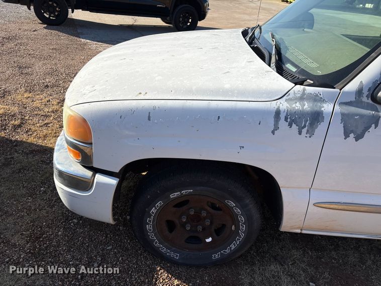 image for item ET1178 2004 GMC Sierra 1500 Ext. Cab pickup truck