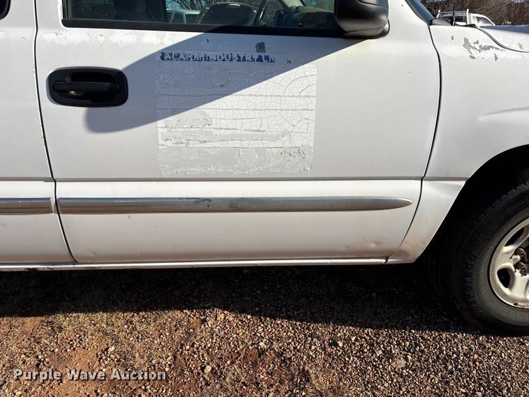 image for item ET1178 2004 GMC Sierra 1500 Ext. Cab pickup truck