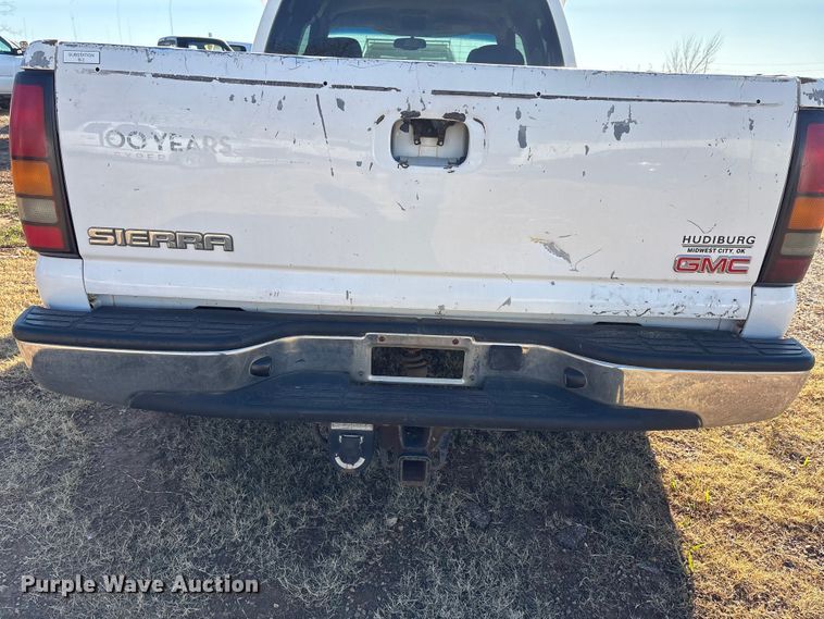 image for item ET1178 2004 GMC Sierra 1500 Ext. Cab pickup truck