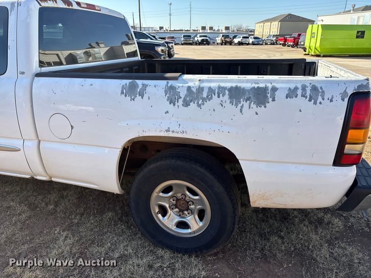 image for item ET1178 2004 GMC Sierra 1500 Ext. Cab pickup truck