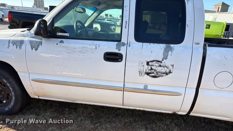 image for item ET1178 2004 GMC Sierra 1500 Ext. Cab pickup truck