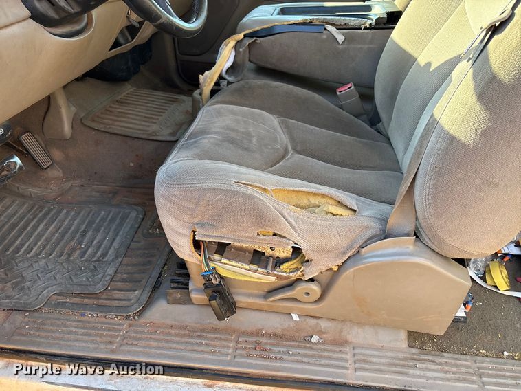 image for item ET1178 2004 GMC Sierra 1500 Ext. Cab pickup truck