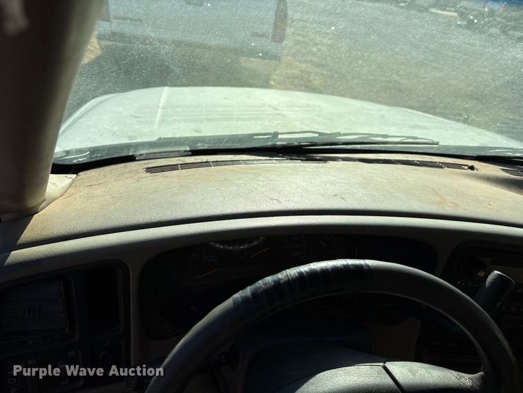 image for item ET1178 2004 GMC Sierra 1500 Ext. Cab pickup truck