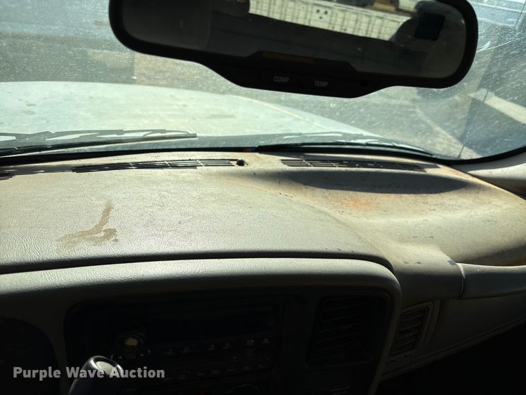 image for item ET1178 2004 GMC Sierra 1500 Ext. Cab pickup truck