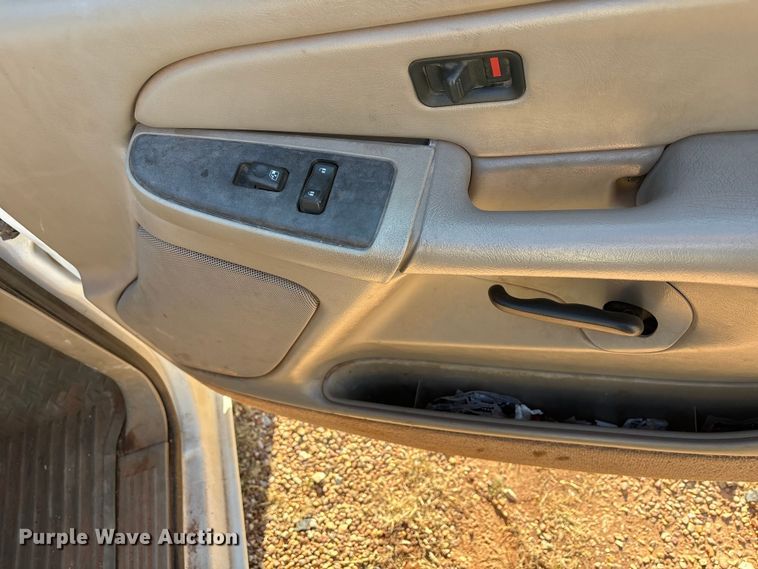 image for item ET1178 2004 GMC Sierra 1500 Ext. Cab pickup truck