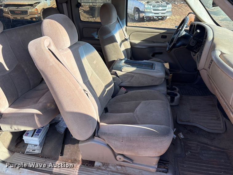 image for item ET1178 2004 GMC Sierra 1500 Ext. Cab pickup truck