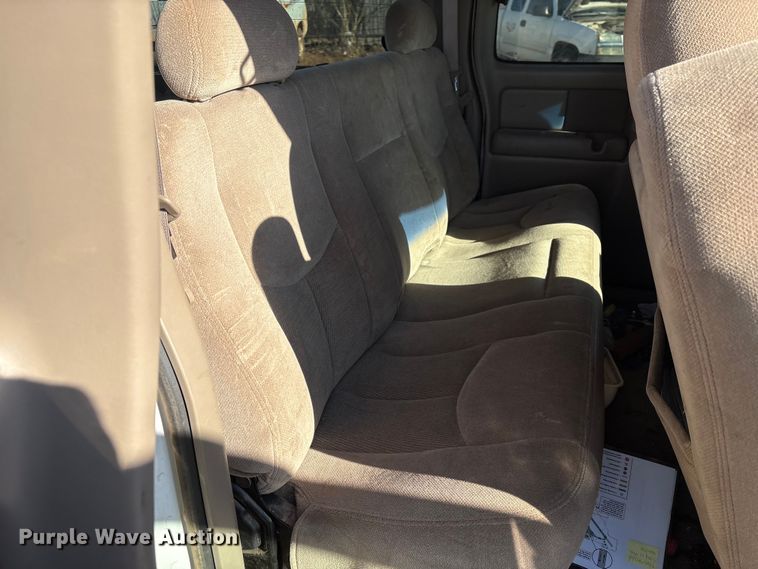 image for item ET1178 2004 GMC Sierra 1500 Ext. Cab pickup truck