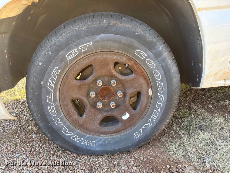 image for item ET1178 2004 GMC Sierra 1500 Ext. Cab pickup truck