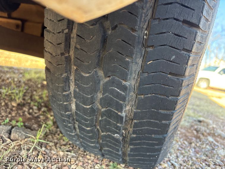 image for item ET1178 2004 GMC Sierra 1500 Ext. Cab pickup truck