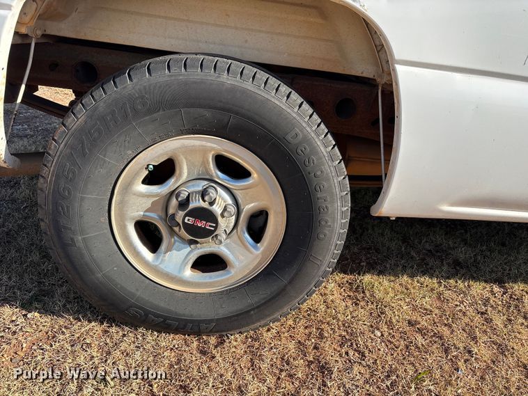 image for item ET1178 2004 GMC Sierra 1500 Ext. Cab pickup truck