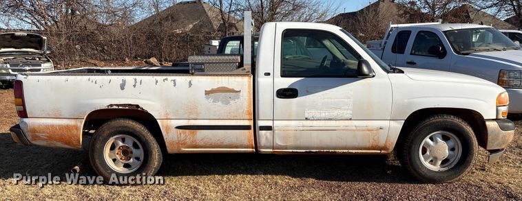 image for item ET1205 1999 GMC Sierra 1500 pickup truck
