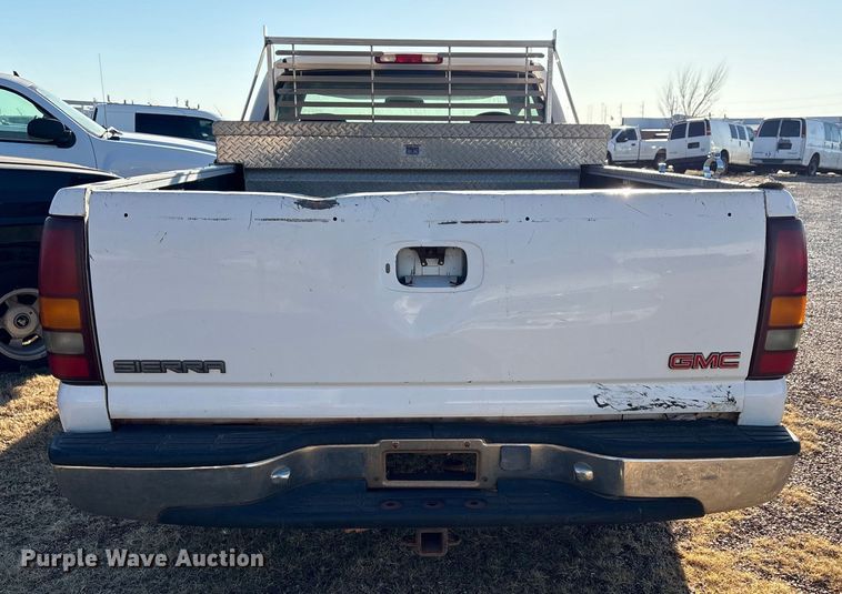 image for item ET1205 1999 GMC Sierra 1500 pickup truck