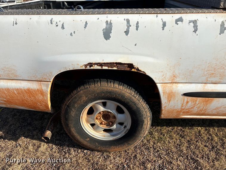 image for item ET1205 1999 GMC Sierra 1500 pickup truck