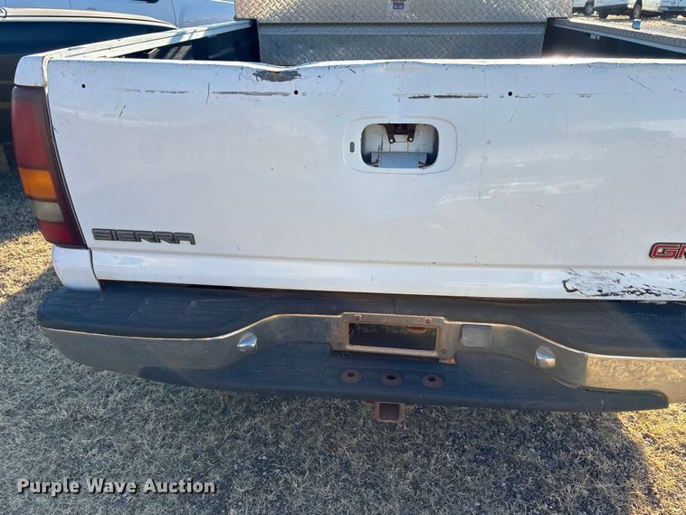 image for item ET1205 1999 GMC Sierra 1500 pickup truck