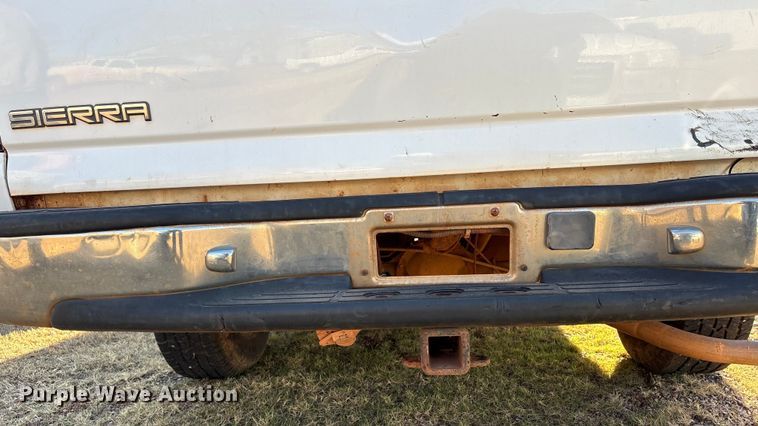 image for item ET1205 1999 GMC Sierra 1500 pickup truck