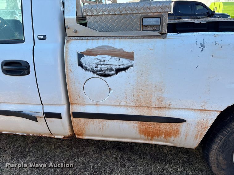 image for item ET1205 1999 GMC Sierra 1500 pickup truck