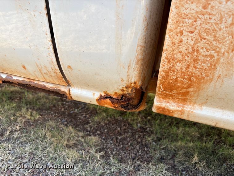 image for item ET1205 1999 GMC Sierra 1500 pickup truck