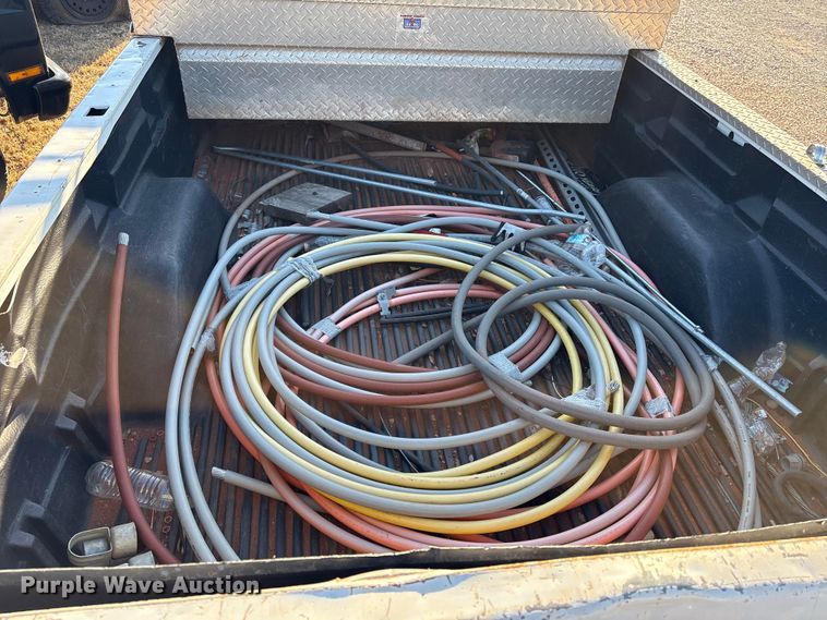 image for item ET1205 1999 GMC Sierra 1500 pickup truck