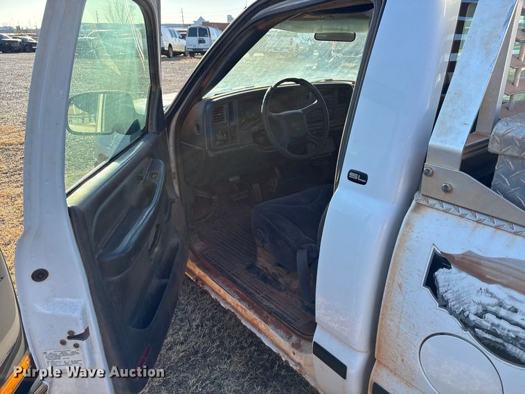 image for item ET1205 1999 GMC Sierra 1500 pickup truck