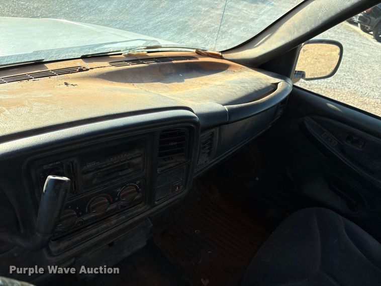 image for item ET1205 1999 GMC Sierra 1500 pickup truck