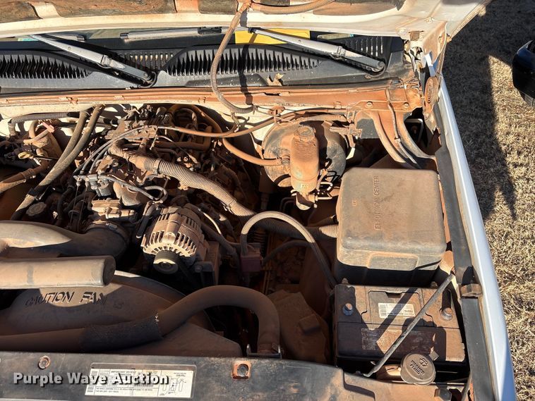 image for item ET1205 1999 GMC Sierra 1500 pickup truck