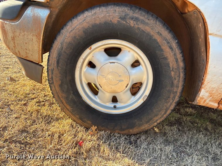 image for item ET1205 1999 GMC Sierra 1500 pickup truck