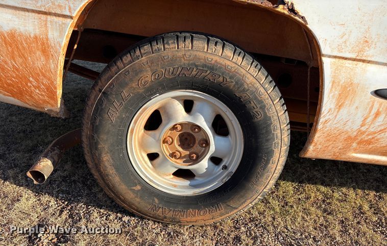 image for item ET1205 1999 GMC Sierra 1500 pickup truck