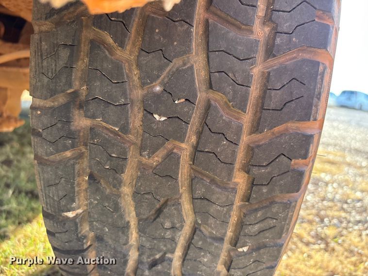 image for item ET1205 1999 GMC Sierra 1500 pickup truck