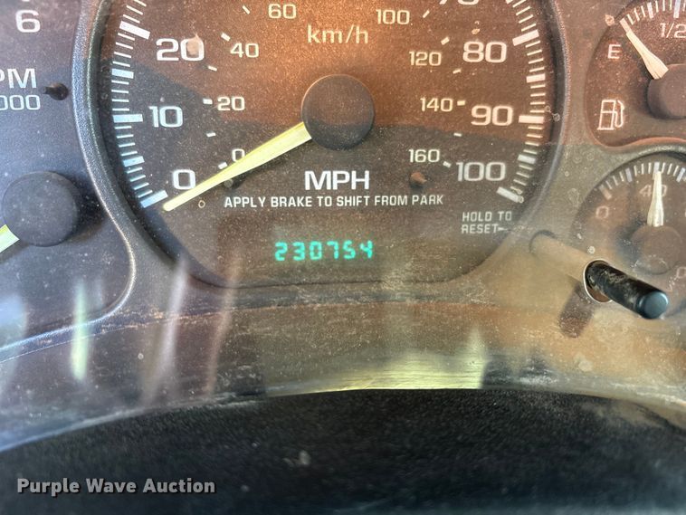 image for item ET1205 1999 GMC Sierra 1500 pickup truck