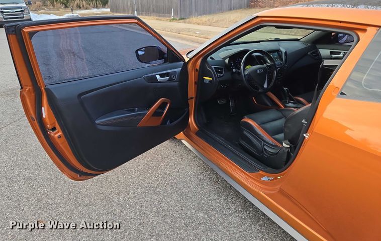 image for item ET1236 2016 Hyundai Veloster Turbo 