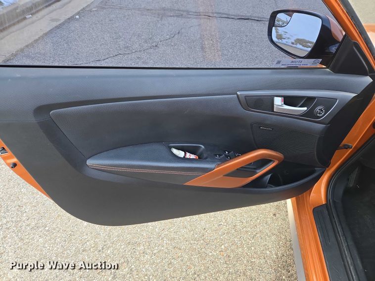 image for item ET1236 2016 Hyundai Veloster Turbo 