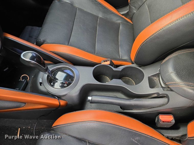 image for item ET1236 2016 Hyundai Veloster Turbo 