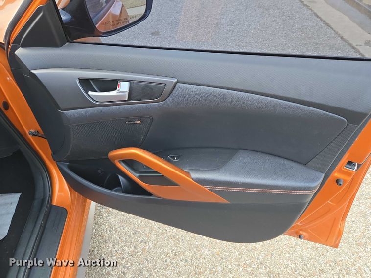 image for item ET1236 2016 Hyundai Veloster Turbo 