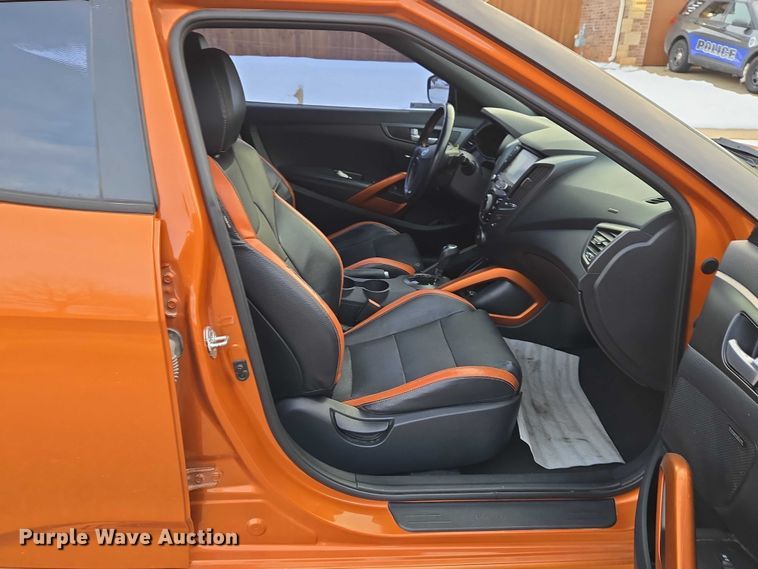 image for item ET1236 2016 Hyundai Veloster Turbo 