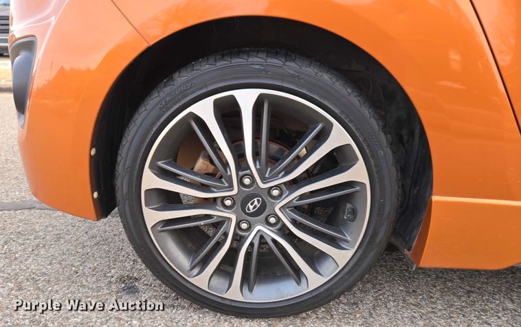 image for item ET1236 2016 Hyundai Veloster Turbo 